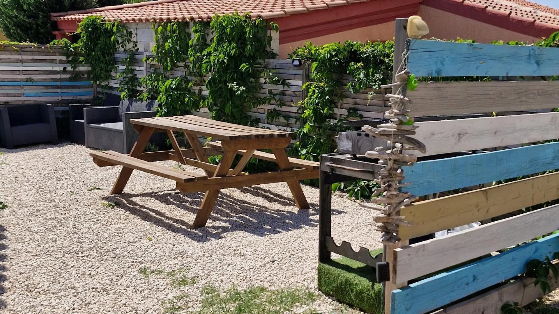 Coquillage Villa Saint-Mitre-les-Remparts 0*,  France